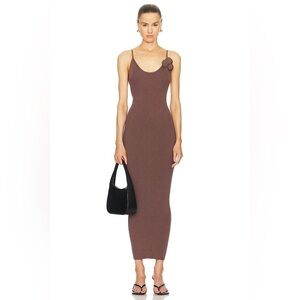 Dara Rosette Midi Dress in Brown